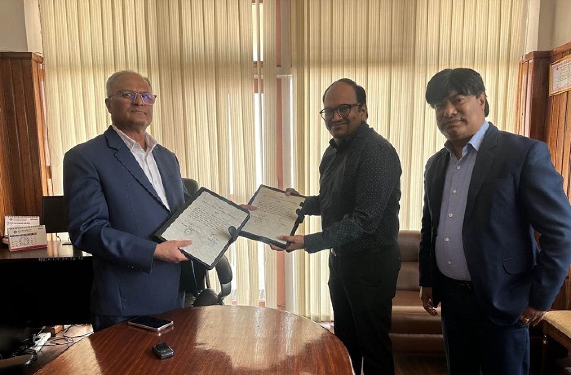 क्रेष्ट माइक्रो लाइफ इन्स्योरेन्सका अध्यक्ष मोरले लिए शपथ 